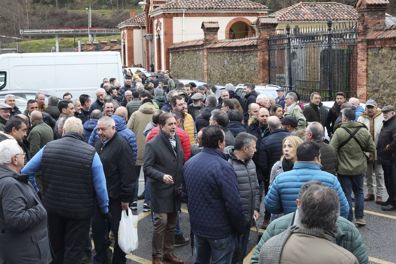 Fotos: Homenaje a Manuel Llaneza en Mieres