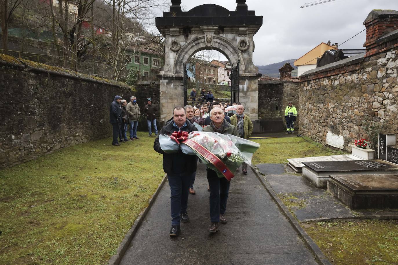 Fotos: Homenaje a Manuel Llaneza en Mieres