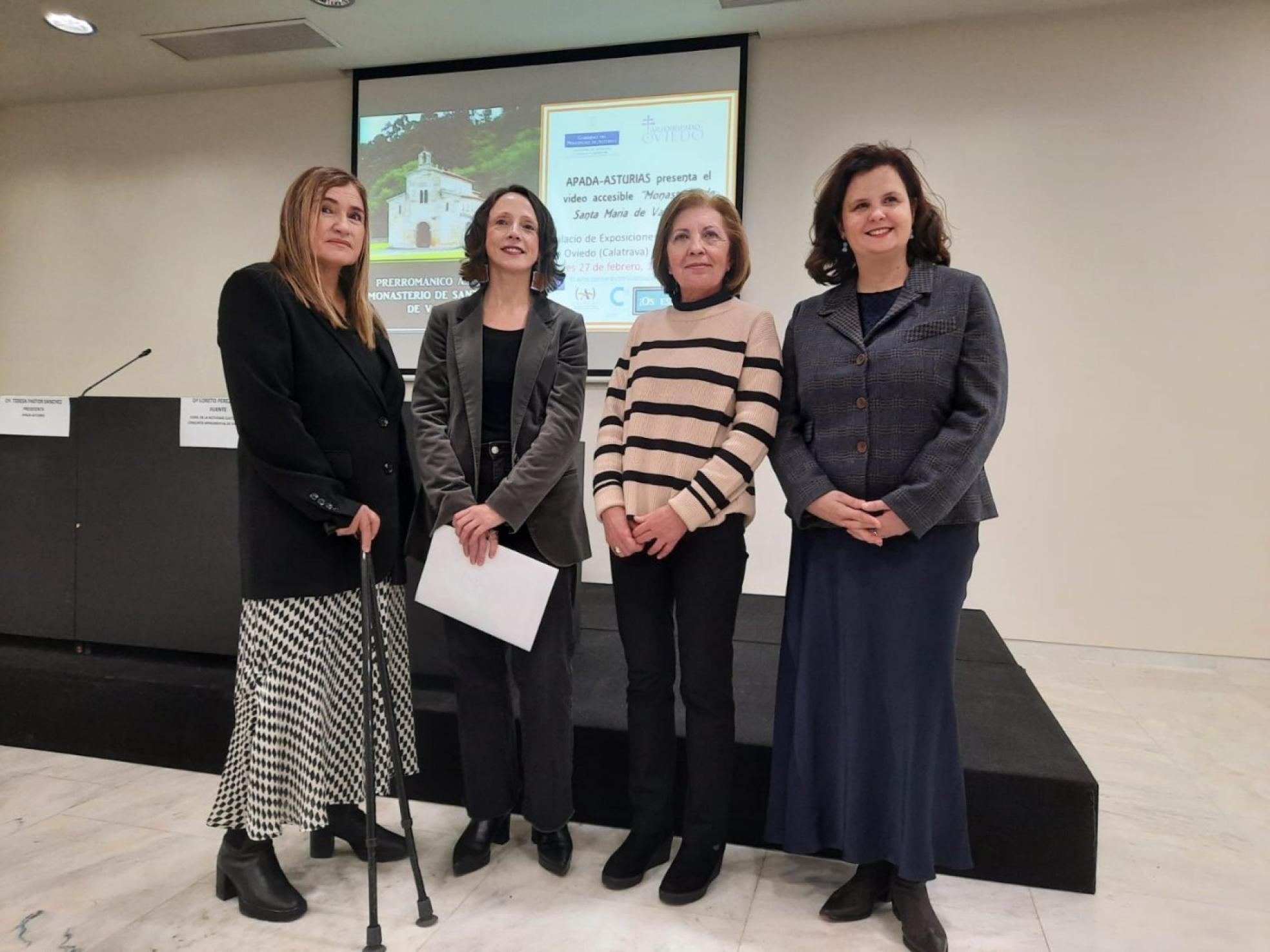 Mónica Oviedo, Melania Álvarez, Teresa Pastor y Loreto Pérez en la presentación del vídeo accesible para personas con discapacidad auditiva. 