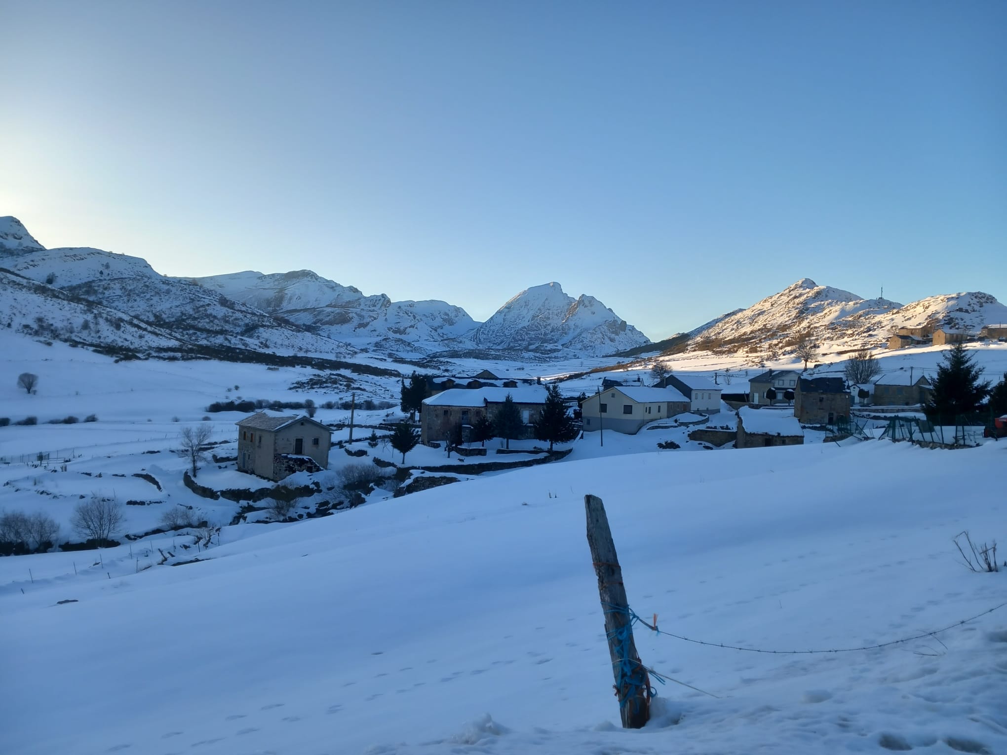 Fotos: La nieve cubre los paisajes de Somiedo y Teverga