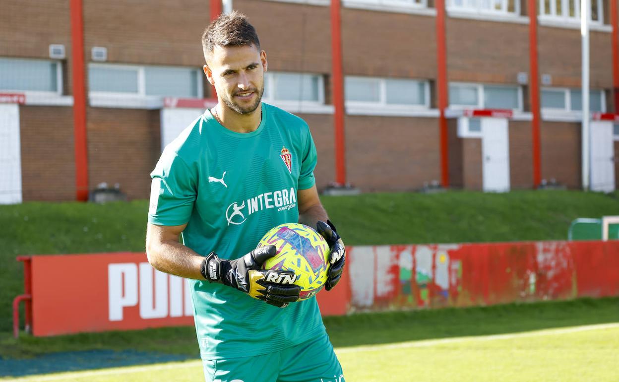 Guillermo de Amores, durante su presentación con el Sporting. 