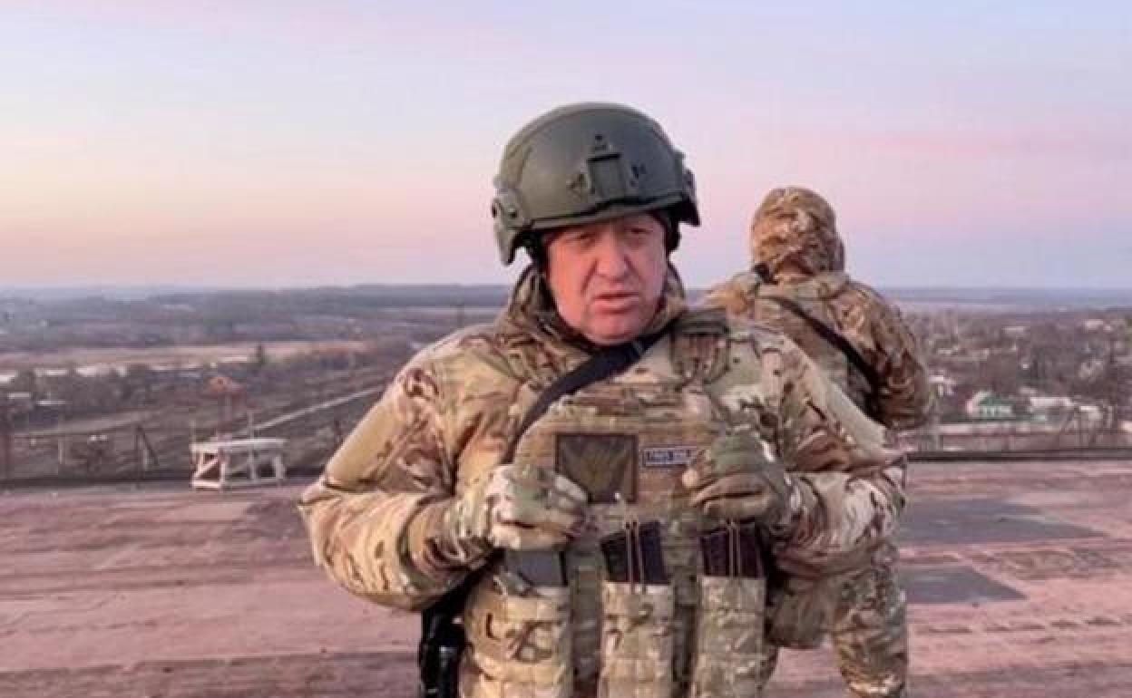 Prigozhin, fundador del grupo de mercenarios Wagner, difundió un vídeo supuestamente filmado en las calles de Bajmut.