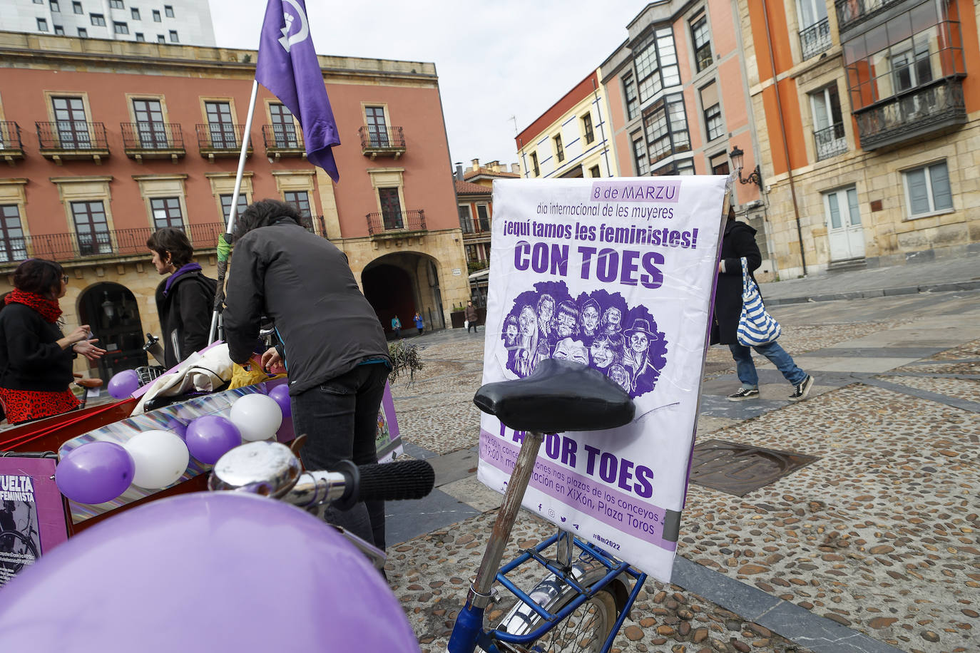 Fotos: El 8M se adelanta en Gijón con la Revuelta Ciclofeminista