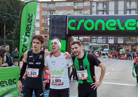 Xavi Tomasa vence en la San Silvestre de Llanera a favor de enfermos de ELA