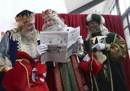 Melchor, Gaspar y Baltasar leen el ejemplar de EL COMERCIO de este pasado 3 de enero.