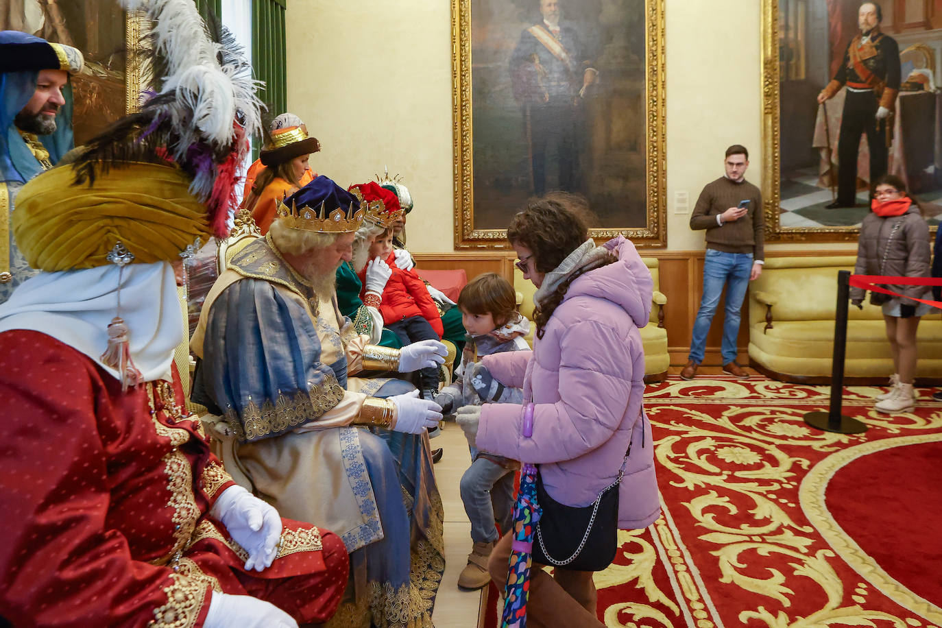 Desembarco de ilusión en Gijón con la llegada de los Reyes Magos