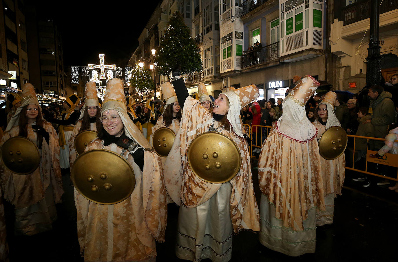 La cabalgata llena de magia e ilusión las calles de Oviedo