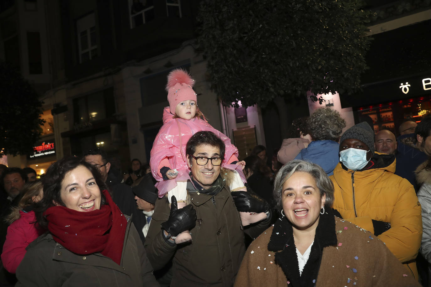 Los Reyes Magos inundan Gijón de ilusión y caramelos