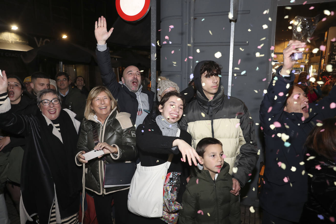 Los Reyes Magos inundan Gijón de ilusión y caramelos