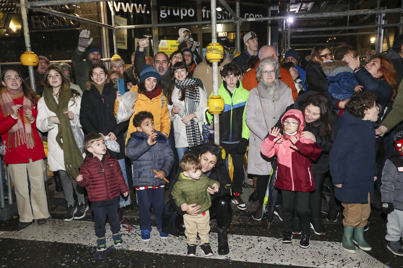 Los Reyes Magos inundan Gijón de ilusión y caramelos