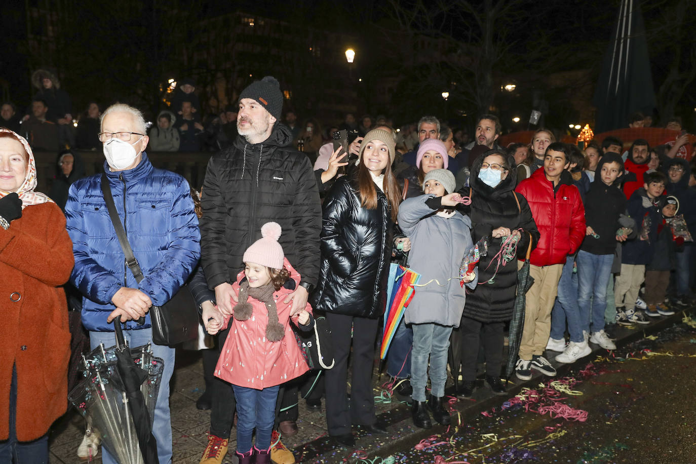 Los Reyes Magos inundan Gijón de ilusión y caramelos