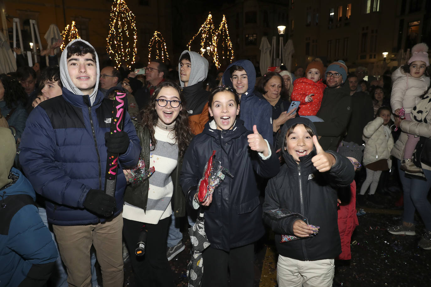 Los Reyes Magos inundan Gijón de ilusión y caramelos