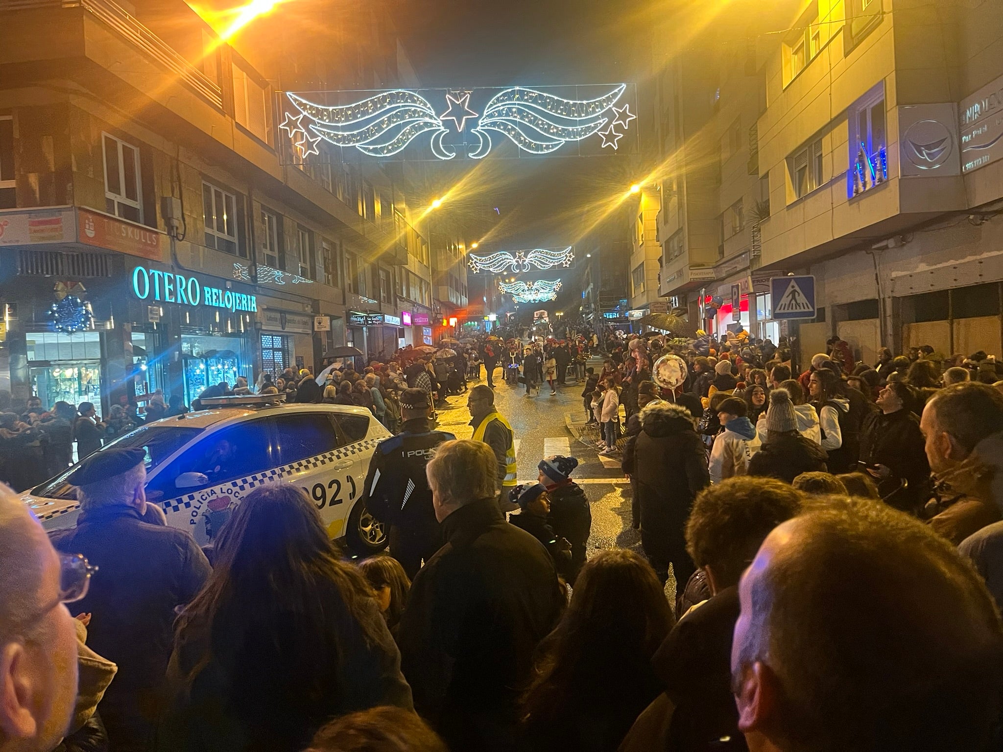 La Pola se rinde a Melchor, Gaspar y Baltasar con una colorida cabalgata