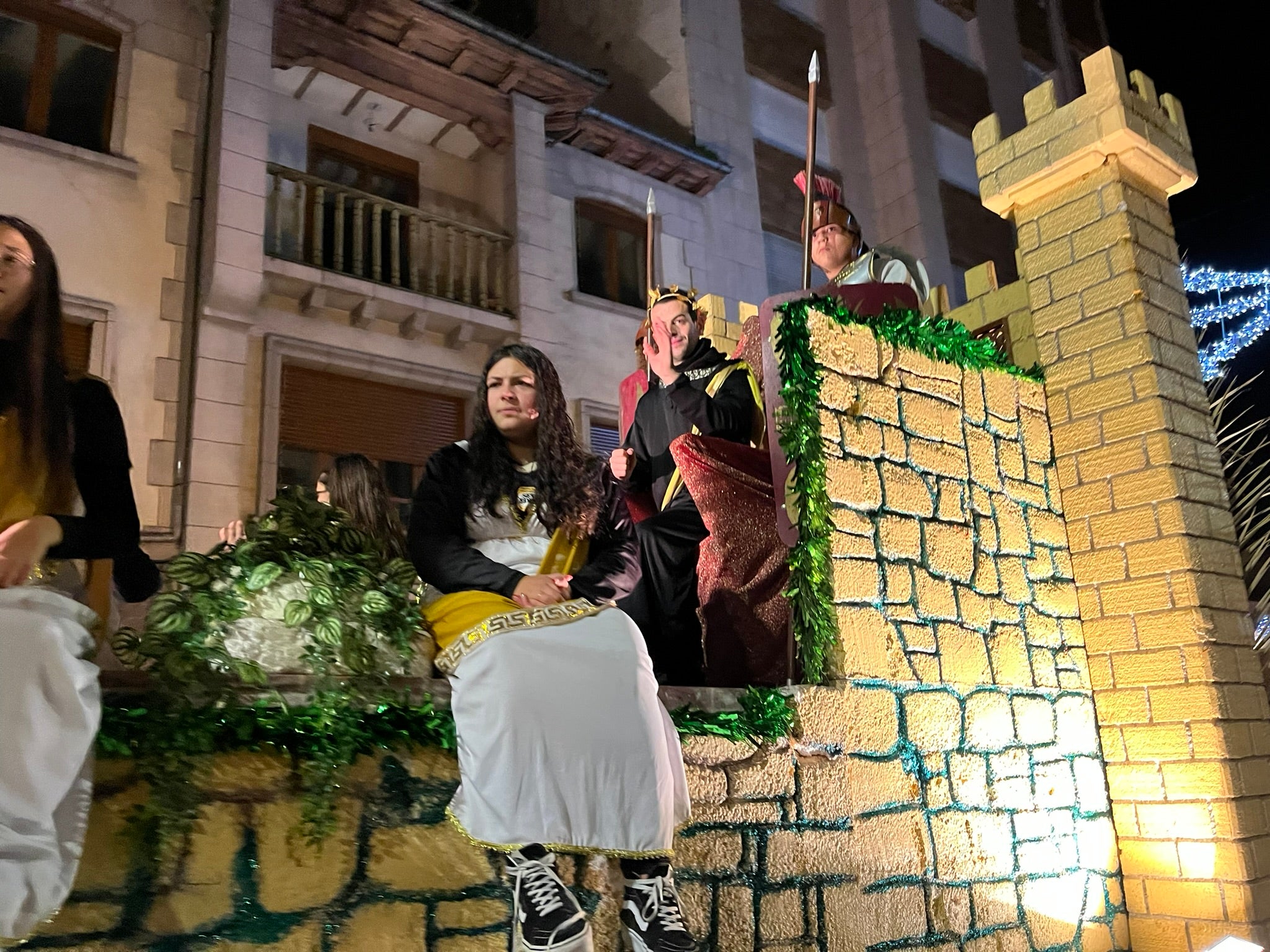 La Pola se rinde a Melchor, Gaspar y Baltasar con una colorida cabalgata