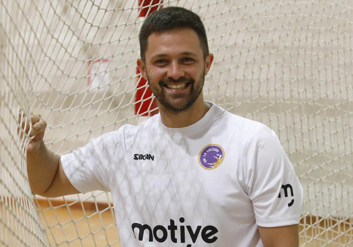 Guillermo Algorri, con la equipación del Motive.co Balonmano La Calzada