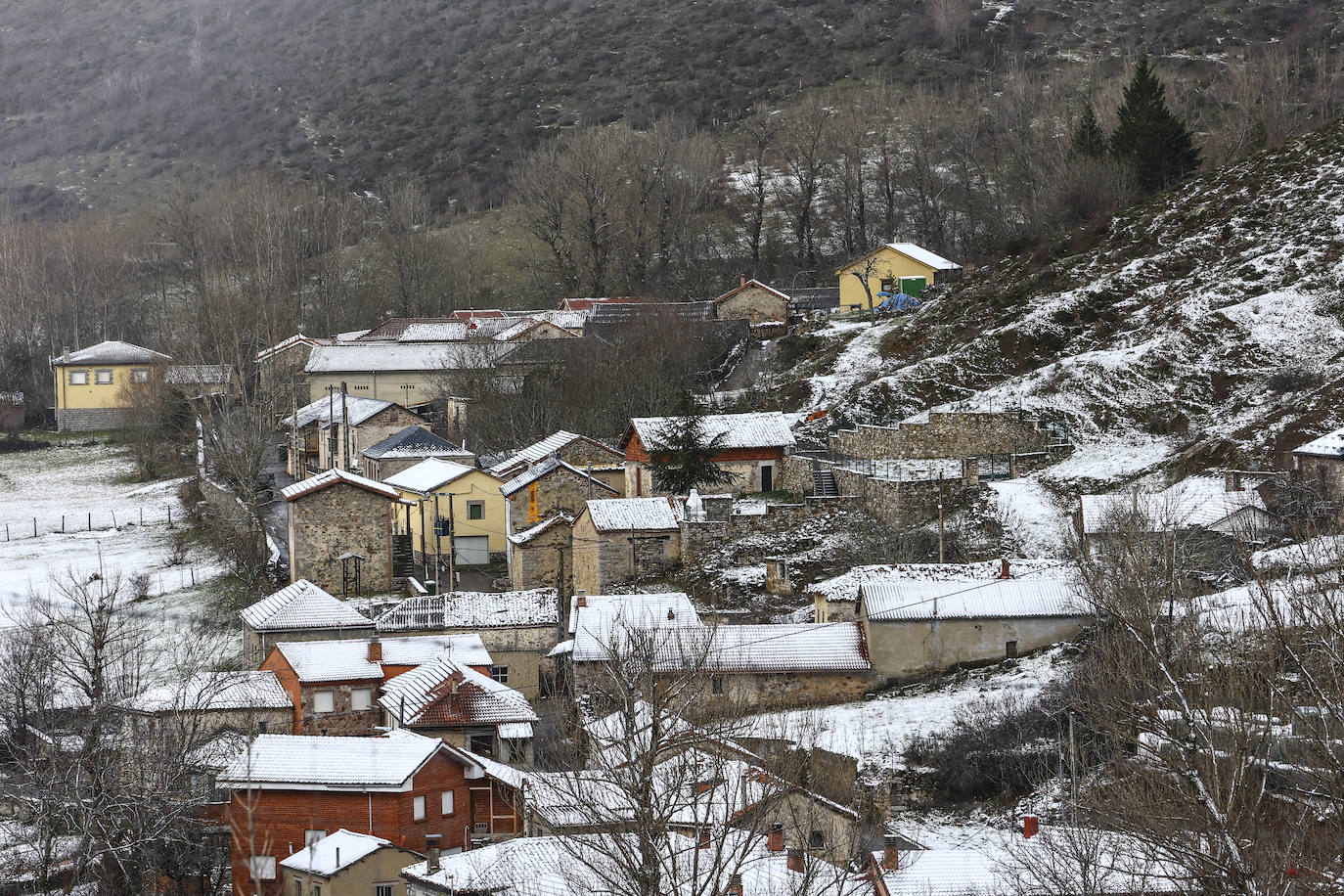 El temporal deja la primera nevada del año en Asturias