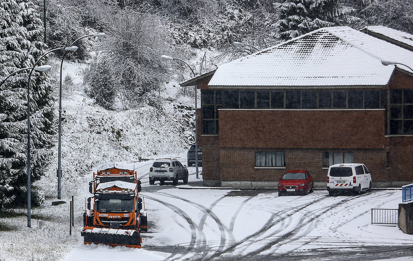 El temporal deja la primera nevada del año en Asturias