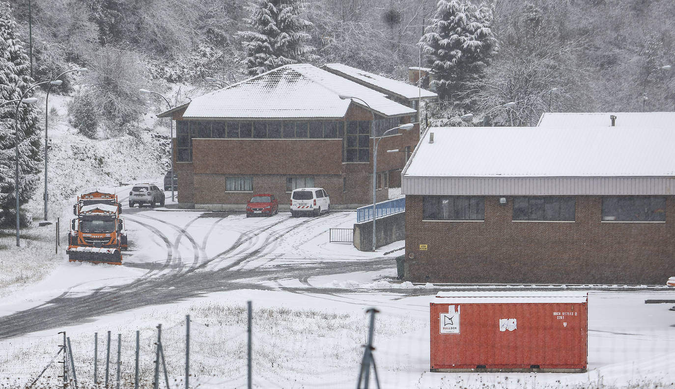 El temporal deja la primera nevada del año en Asturias