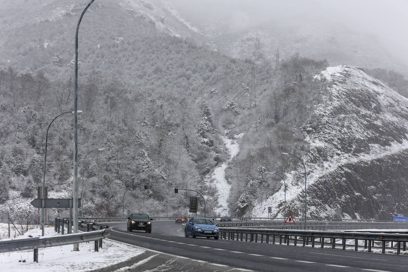 El temporal deja la primera nevada del año en Asturias