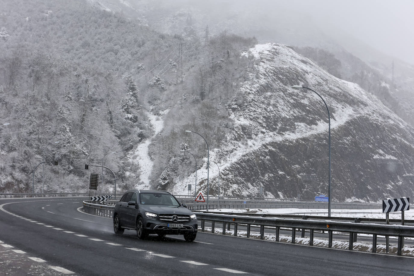 El temporal deja la primera nevada del año en Asturias