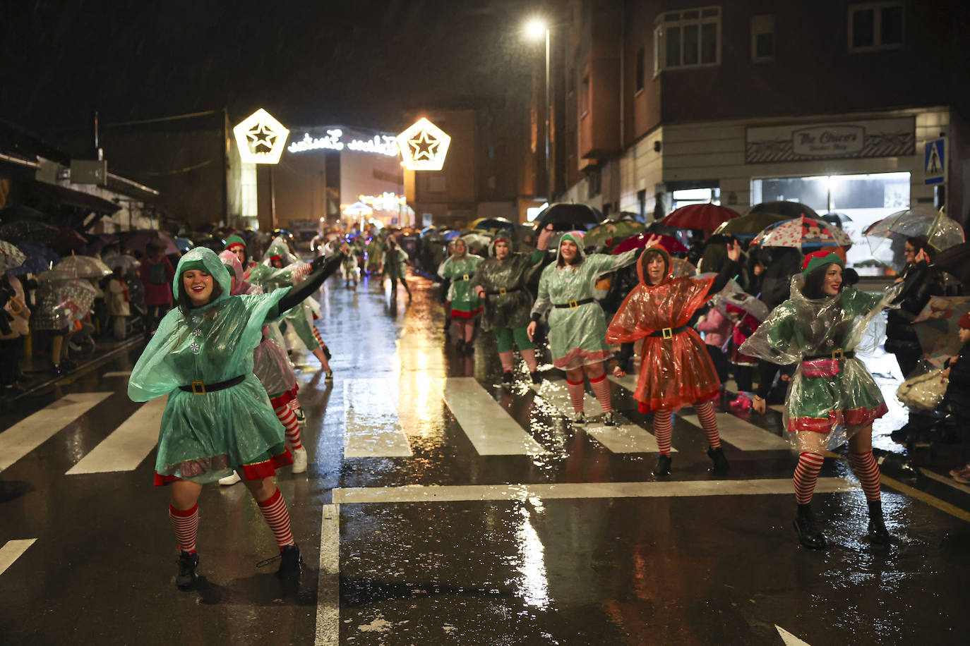 Lugones recibe a los Reyes Magos con los brazos abiertos