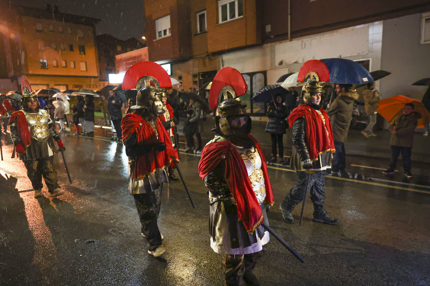 Lugones recibe a los Reyes Magos con los brazos abiertos