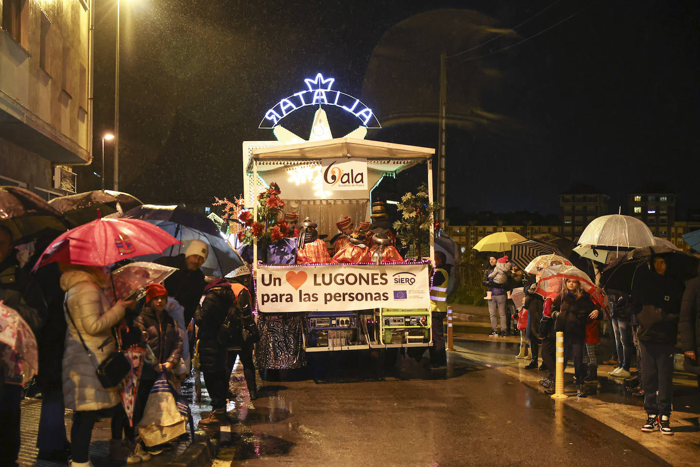 Lugones recibe a los Reyes Magos con los brazos abiertos