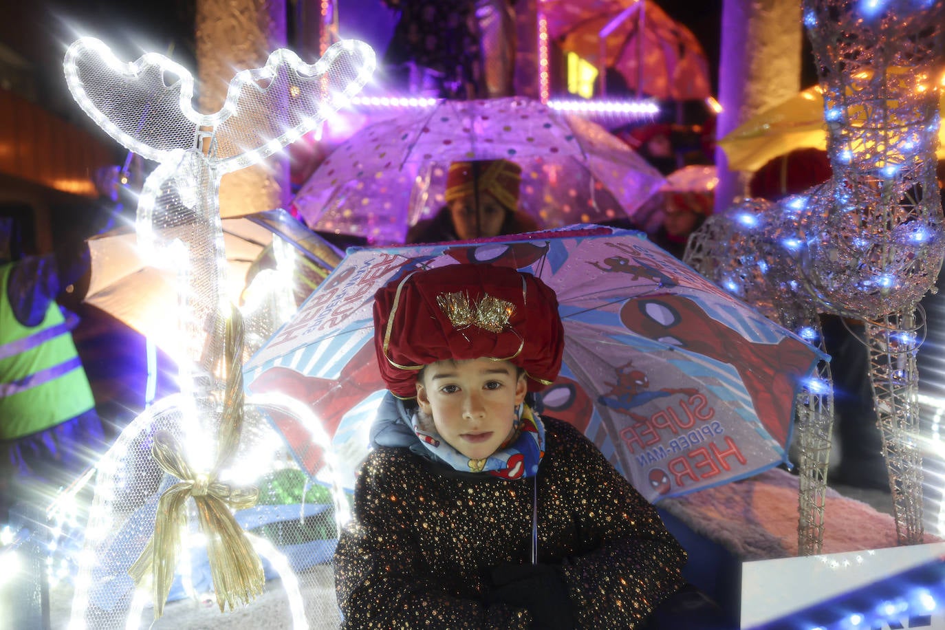 Lugones recibe a los Reyes Magos con los brazos abiertos