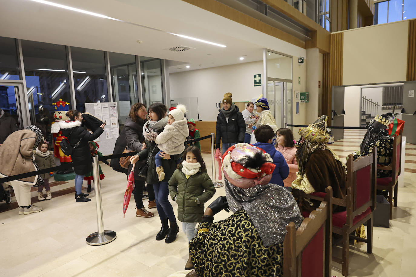 Lugones recibe a los Reyes Magos con los brazos abiertos