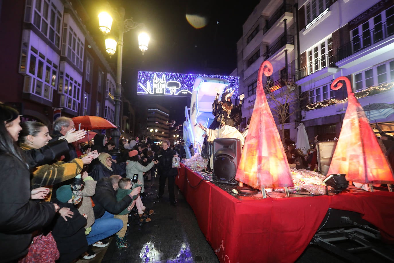 Todas las fotos de la cabalgata de los Reyes Magos en Avilés