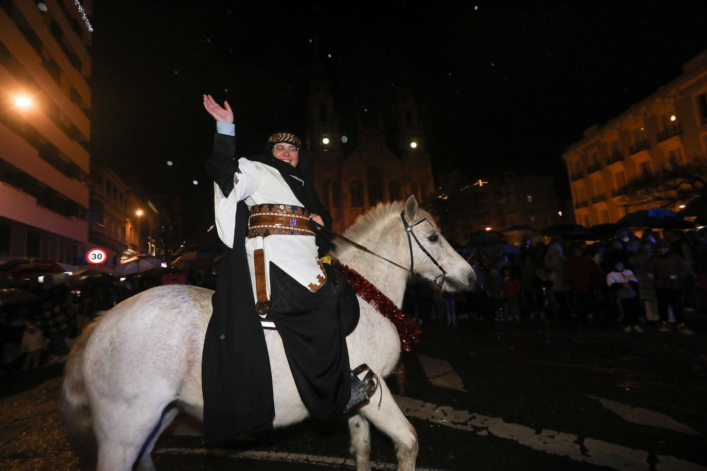 Todas las fotos de la cabalgata de los Reyes Magos en Avilés