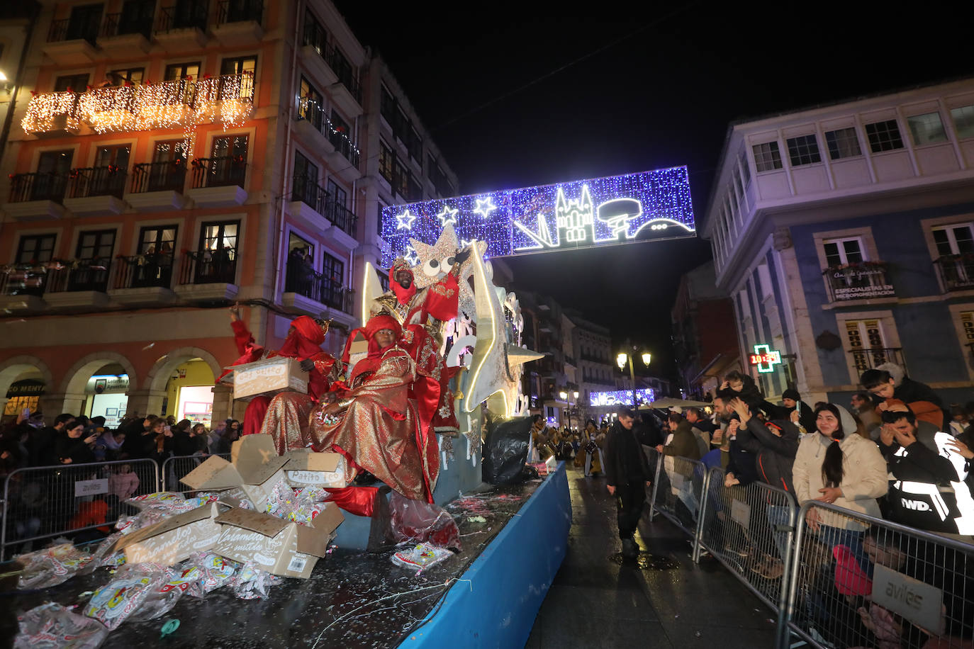 Todas las fotos de la cabalgata de los Reyes Magos en Avilés