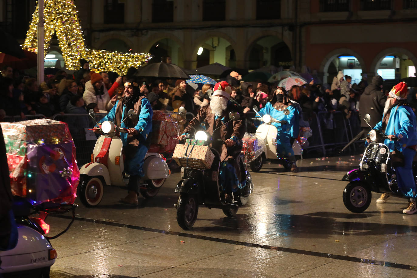 Todas las fotos de la cabalgata de los Reyes Magos en Avilés