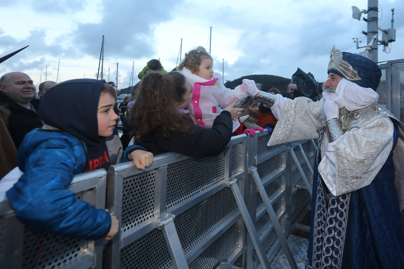 Todas las fotos de la cabalgata de los Reyes Magos en Avilés