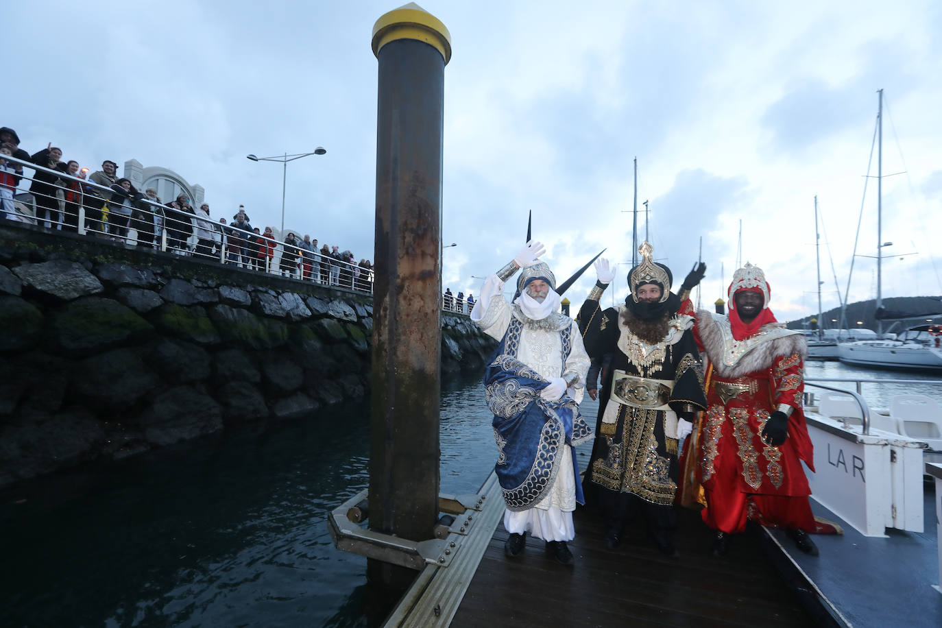 Todas las fotos de la cabalgata de los Reyes Magos en Avilés