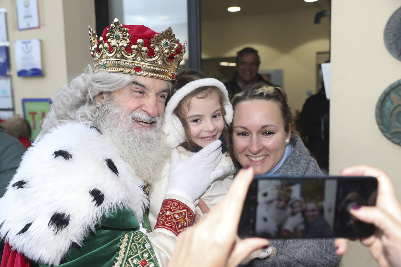 Desembarco de ilusión en Gijón con la llegada de los Reyes Magos