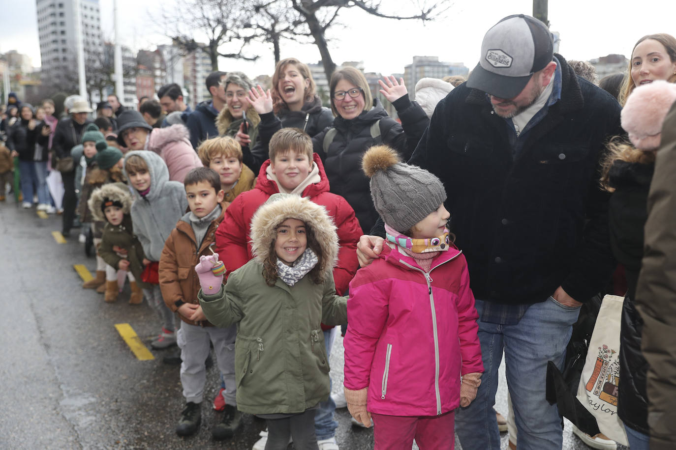 Desembarco de ilusión en Gijón con la llegada de los Reyes Magos