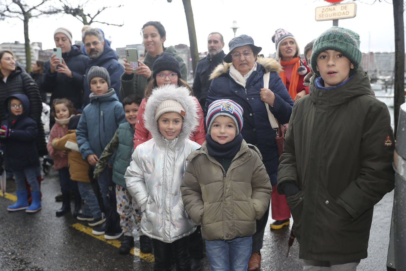 Desembarco de ilusión en Gijón con la llegada de los Reyes Magos
