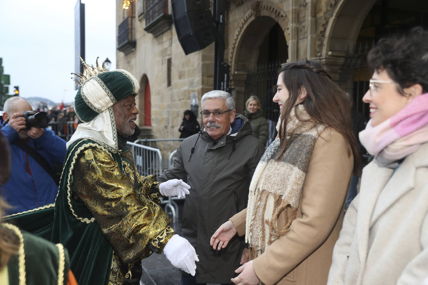 Desembarco de ilusión en Gijón con la llegada de los Reyes Magos