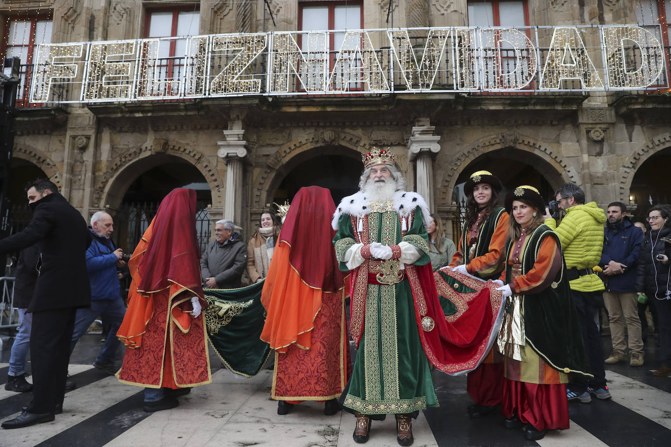 Desembarco de ilusión en Gijón con la llegada de los Reyes Magos