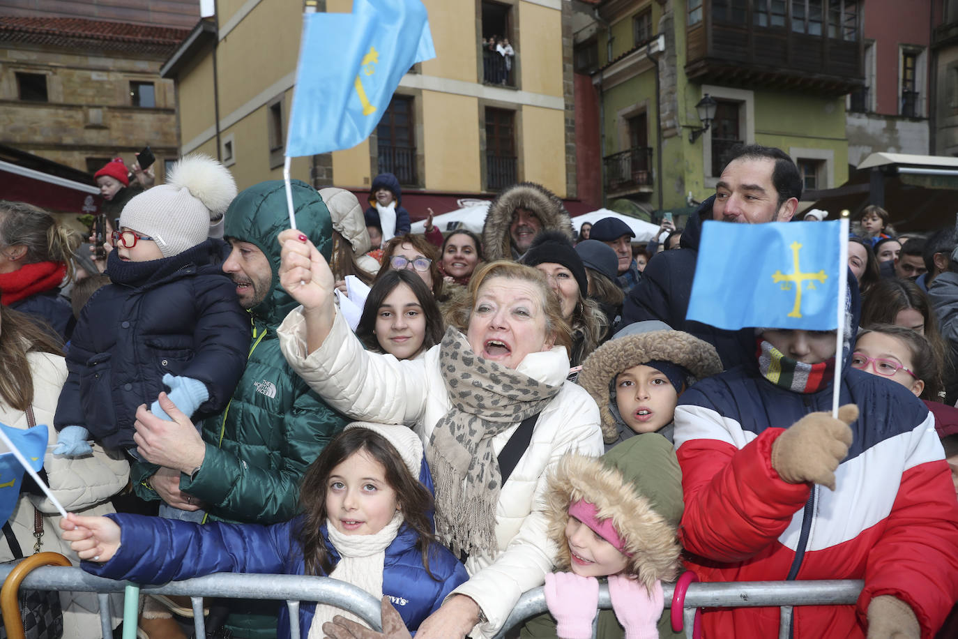 Desembarco de ilusión en Gijón con la llegada de los Reyes Magos