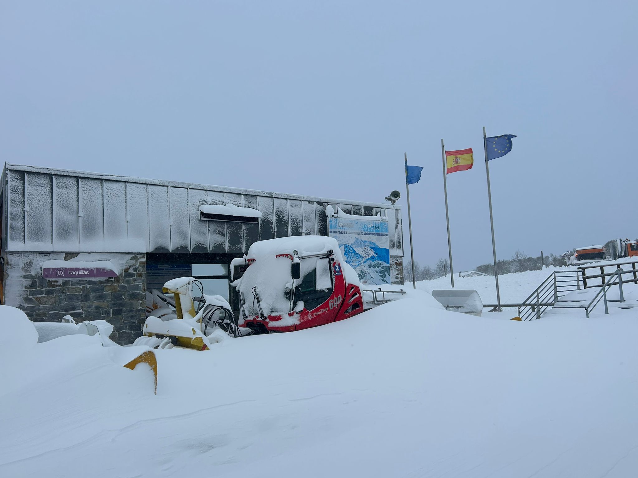 Alerta de frío en Asturias: un manto de nieve cubre el paisaje asturiano