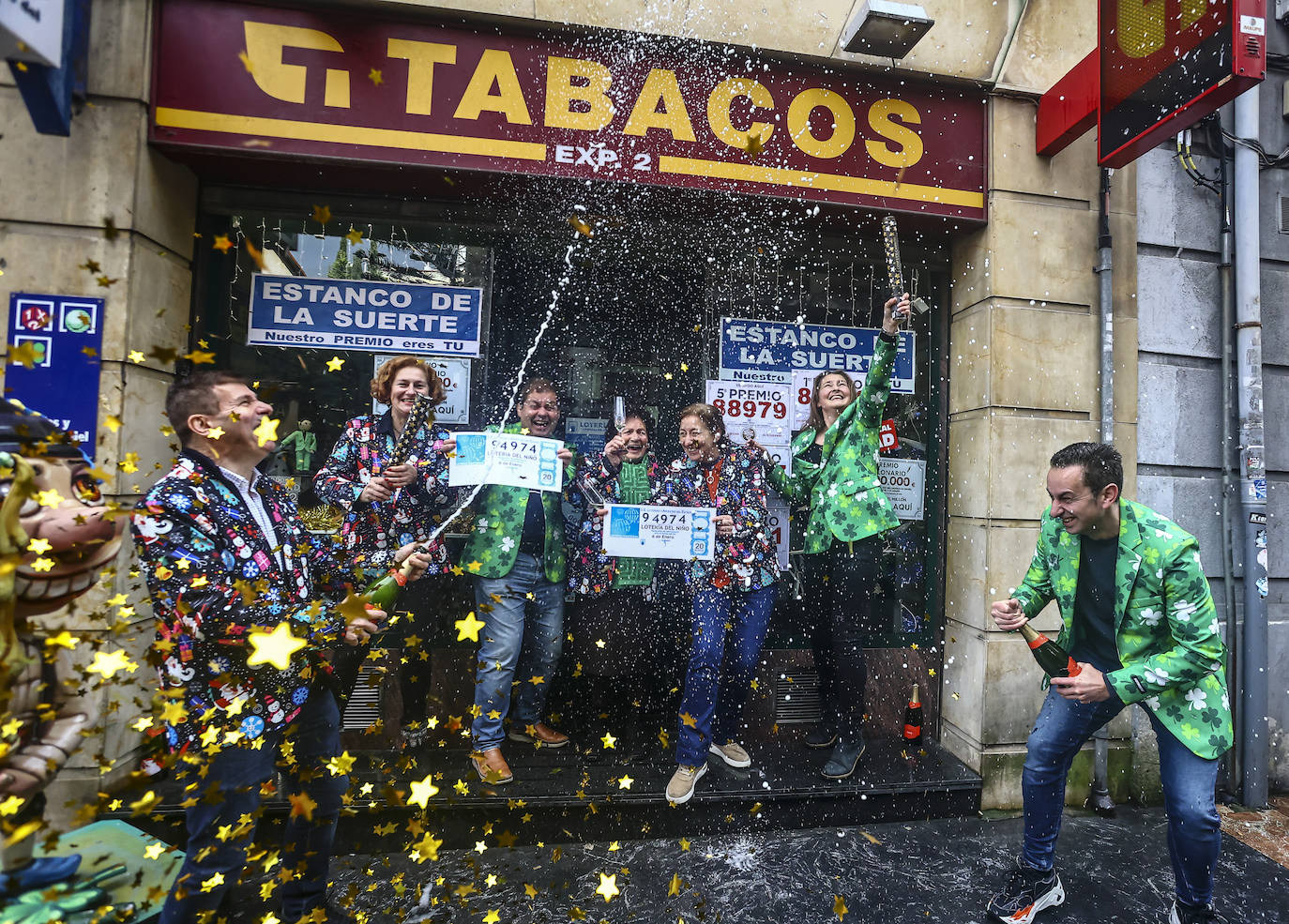 En el estanco de la calle Jovellanos, 8, se vendió el primer premio de la Lotería del Niño.