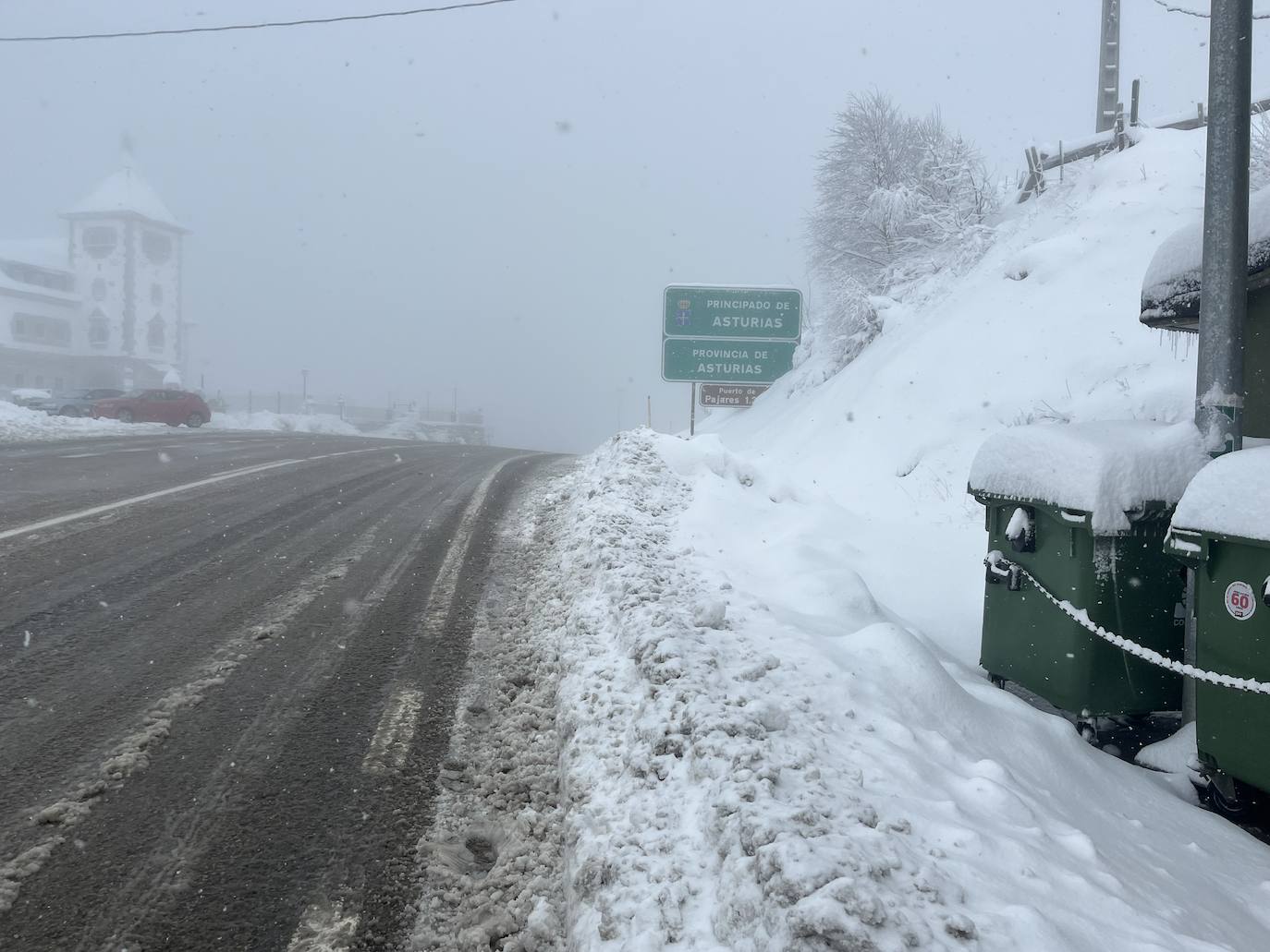 Alerta de frío en Asturias: un manto de nieve cubre el paisaje asturiano