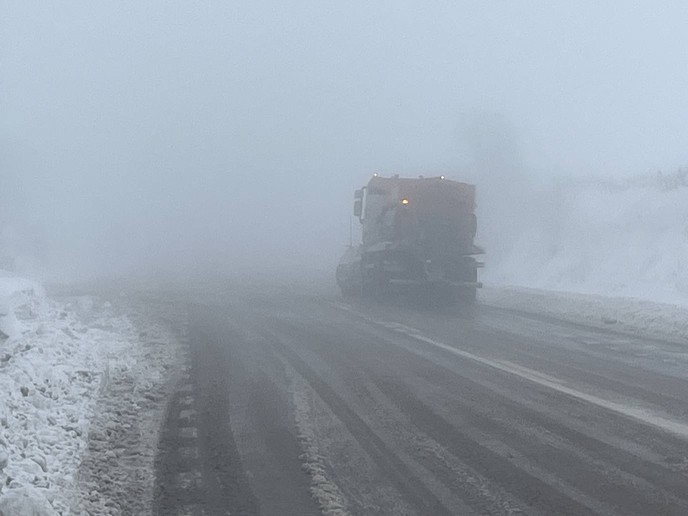 Alerta de frío en Asturias: un manto de nieve cubre el paisaje asturiano