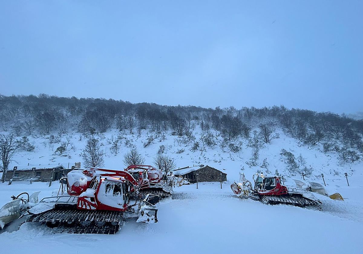 Los efectos del temporal en Asturias: mejora la situación en los puertos de montaña, aunque uno continúa cerrado