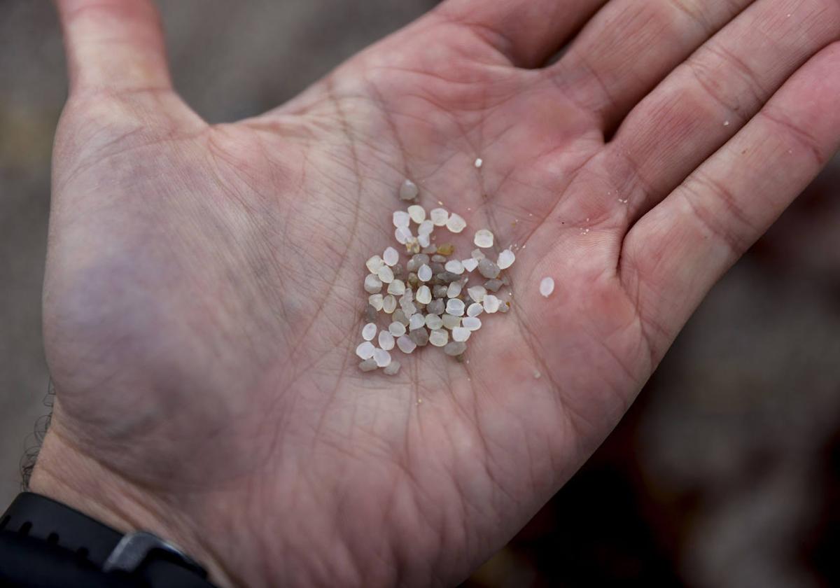 ¿Qué son exactamente los pélets? Los microplásticos llegan a la costa de Asturias