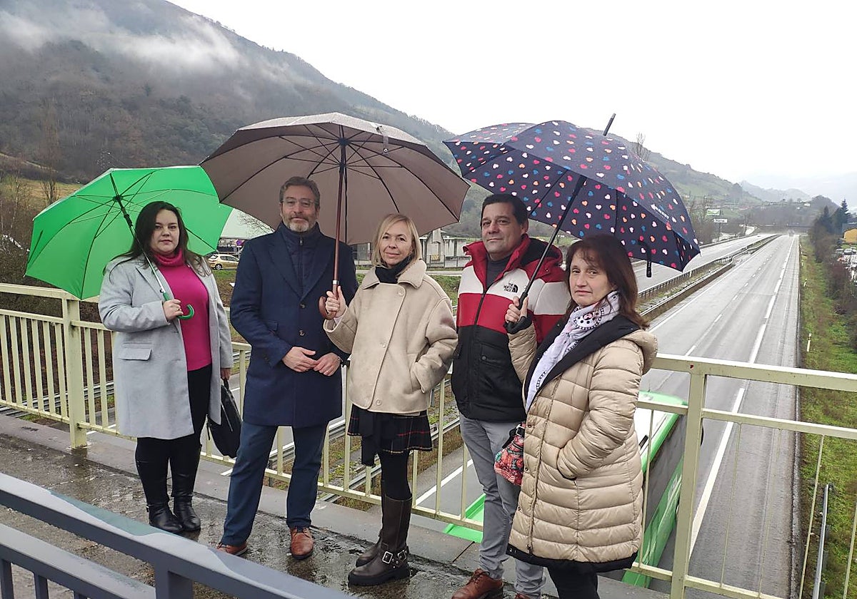 Los representantes de Vox, Jasmina Canal, Javier Jové, Sara Álvarez Rouco, Manuel González Fueyo y Marta Fernández.