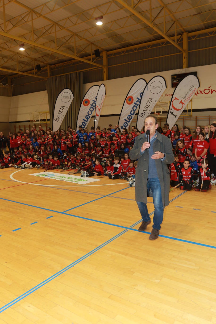 Así ha sido la presentación de equipos del Telecable en el pabellón Mata-Jove