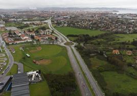 A la derecha, los terrenos de la Pecuaria sobre los que se desarrollará la ampliación del Parque Científico y Tecnológico y que podrían albergar el campus de la universidasd privada.